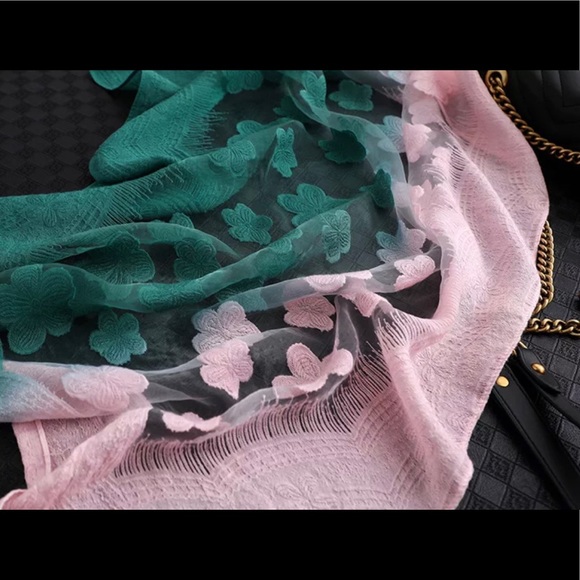Hollow Lace Flower Scarf Green and Pink Color - Picture 3 of 4
